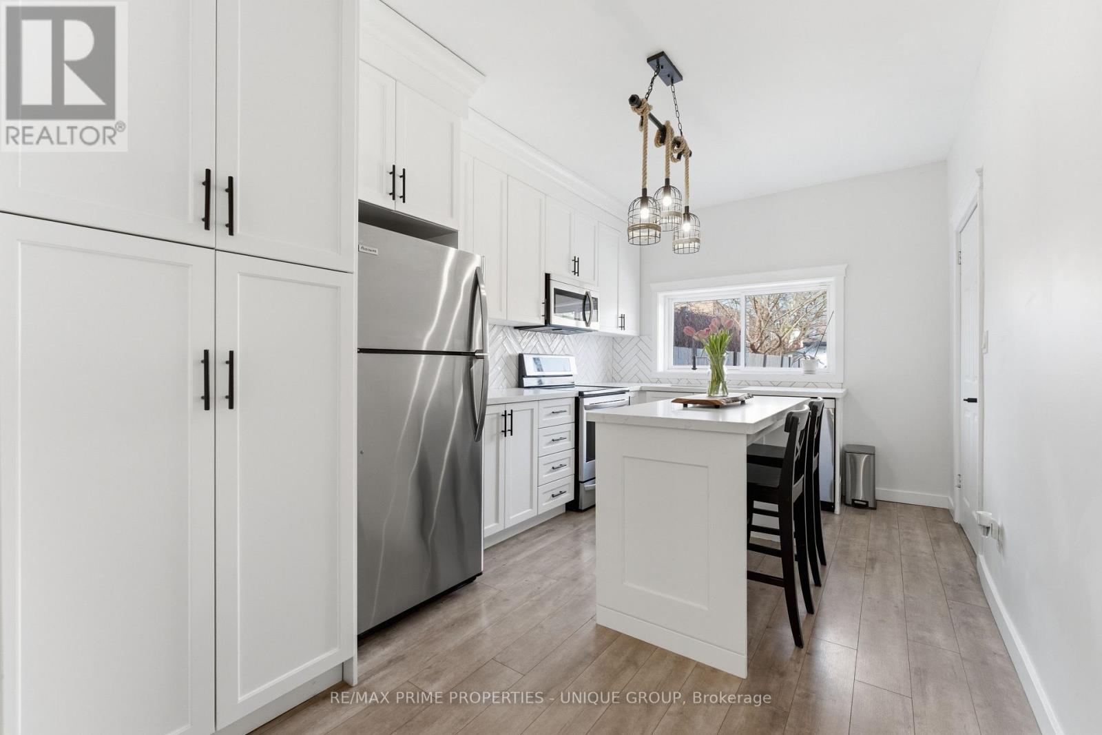 123 East Avenue N, Hamilton, ON - Indoor Photo Showing Kitchen