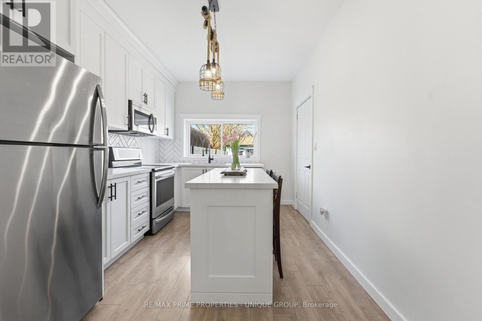 123 East Avenue N, Hamilton, ON - Indoor Photo Showing Kitchen