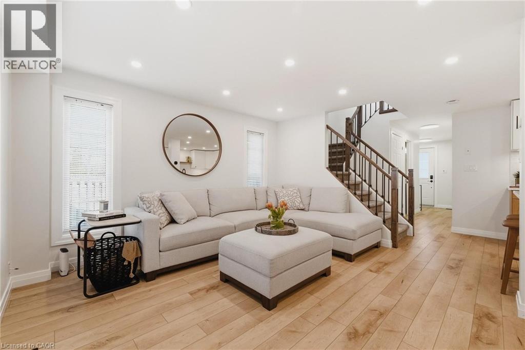 218 Prosperity Drive, Kitchener, ON - Indoor Photo Showing Living Room