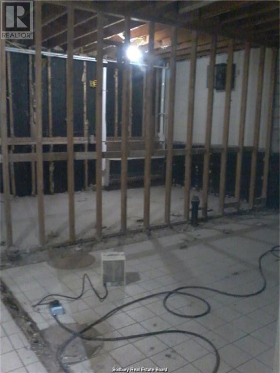 16 Jessie, Lively, ON - Indoor