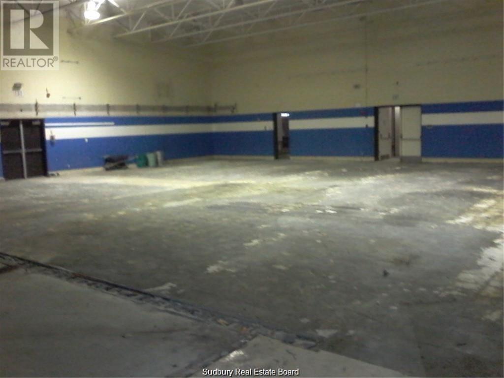16 Jessie, Lively, ON - Indoor Photo Showing Garage
