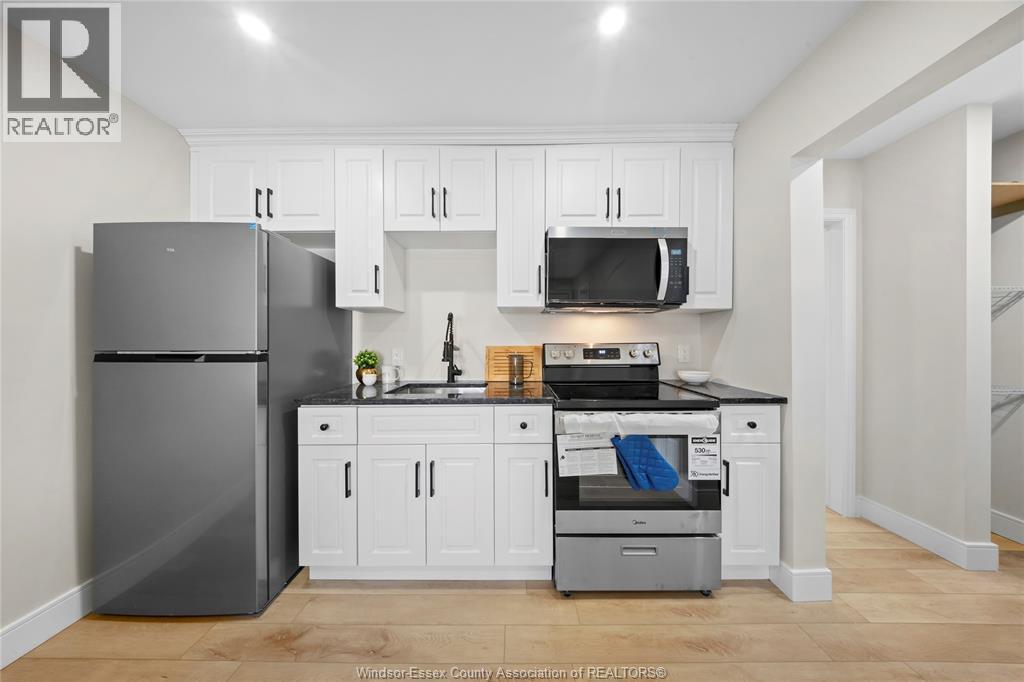 1663 Drouillard Road, Windsor, ON - Indoor Photo Showing Kitchen