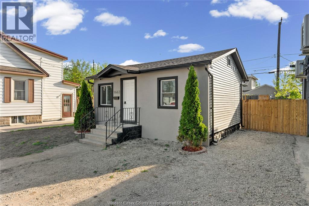 1663 Drouillard Road, Windsor, ON - Outdoor