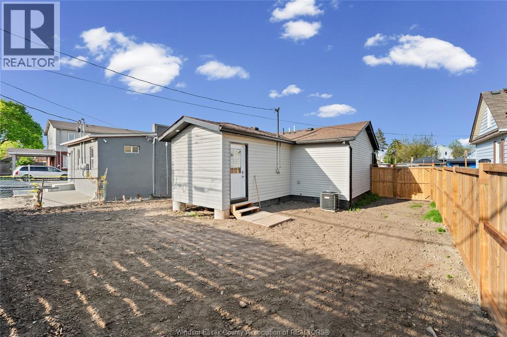 1663 Drouillard Road, Windsor, ON - Outdoor