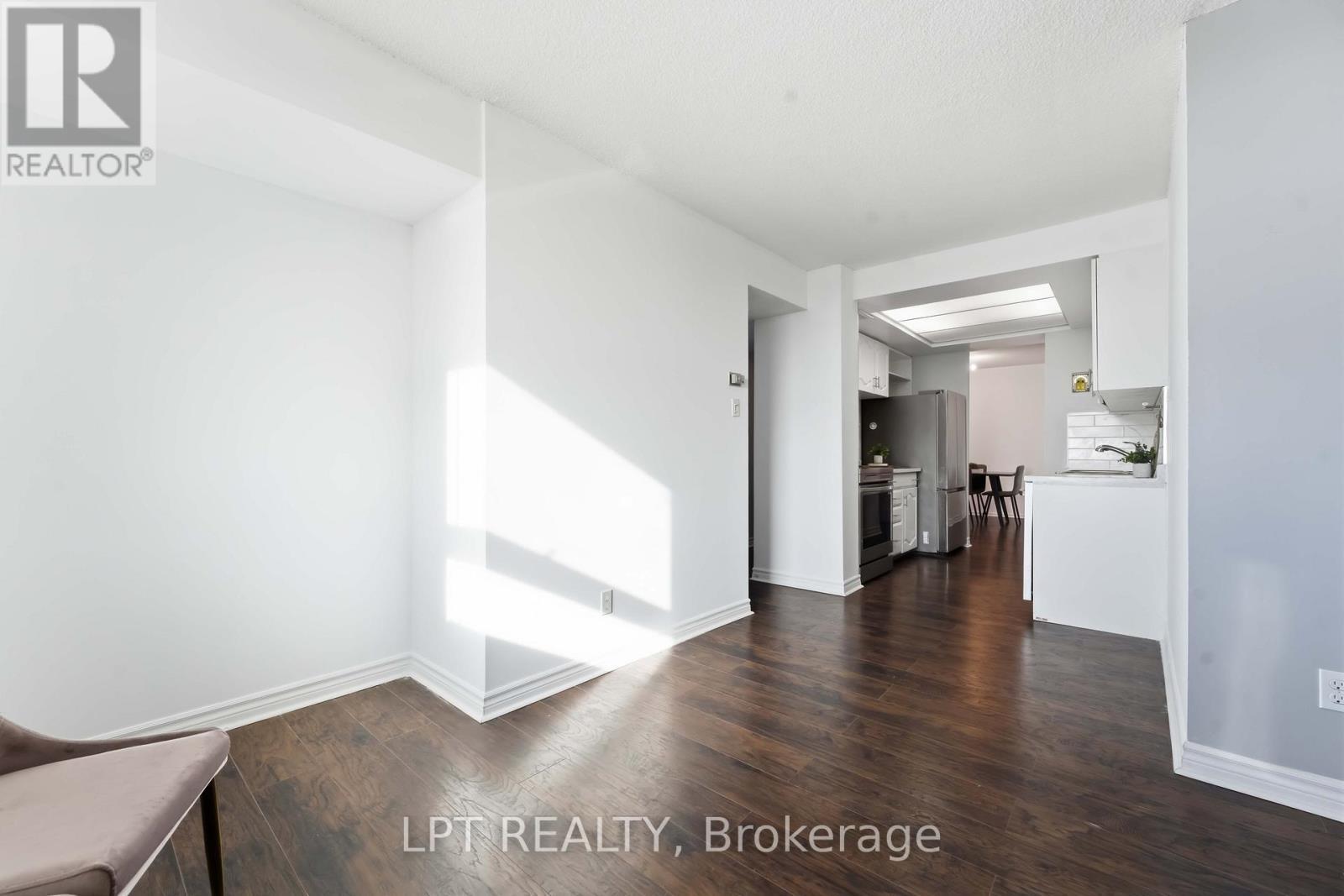 314 - 555 Brittany Drive, Ottawa, ON - Indoor Photo Showing Other Room