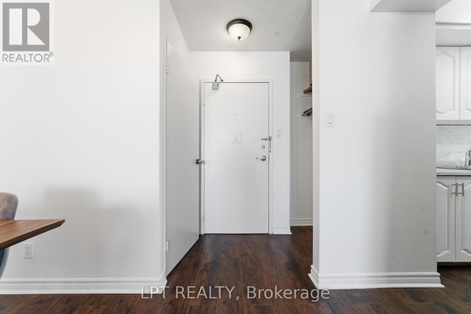 314 - 555 Brittany Drive, Ottawa, ON - Indoor Photo Showing Other Room