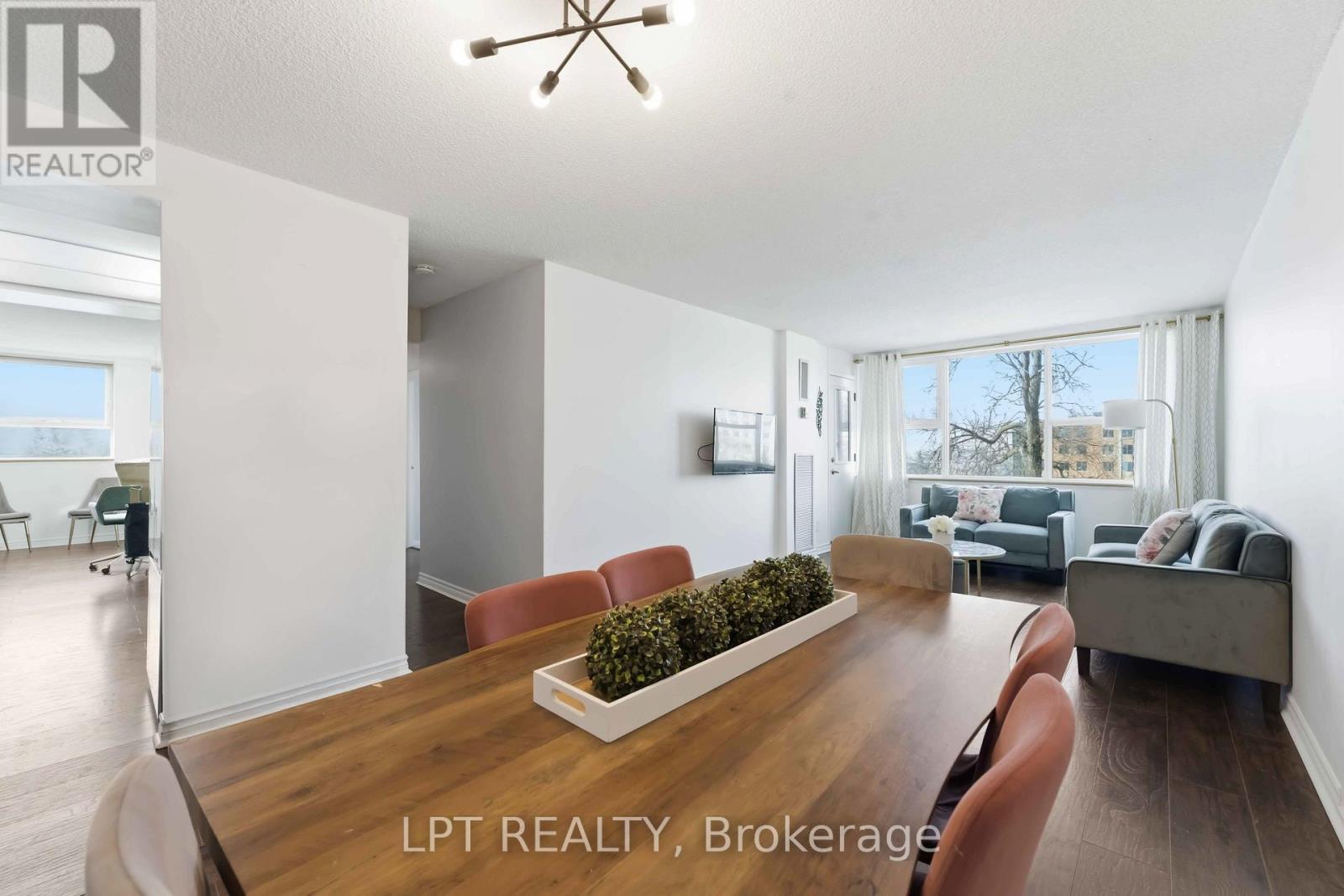 314 - 555 Brittany Drive, Ottawa, ON - Indoor