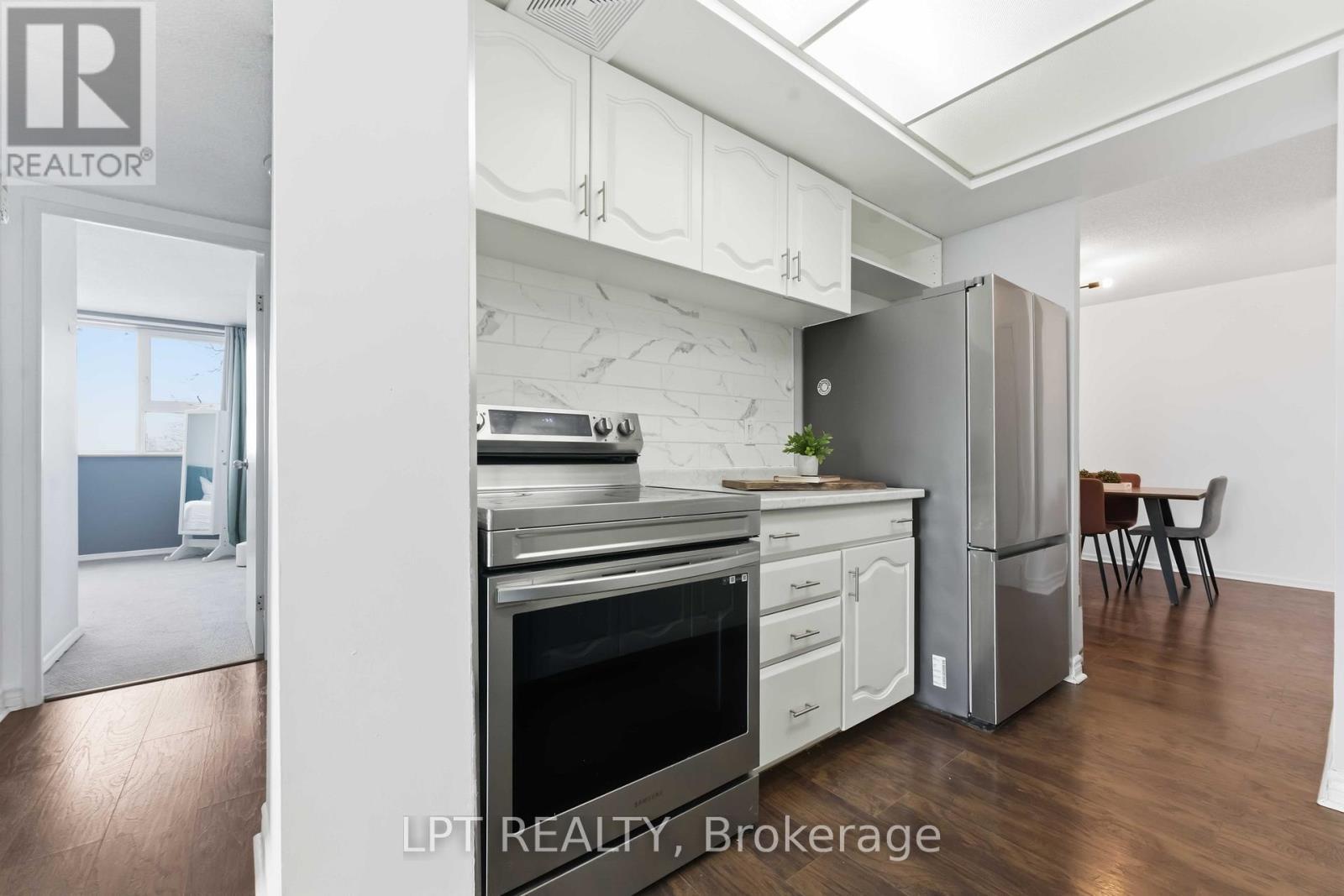 314 - 555 Brittany Drive, Ottawa, ON - Indoor Photo Showing Kitchen
