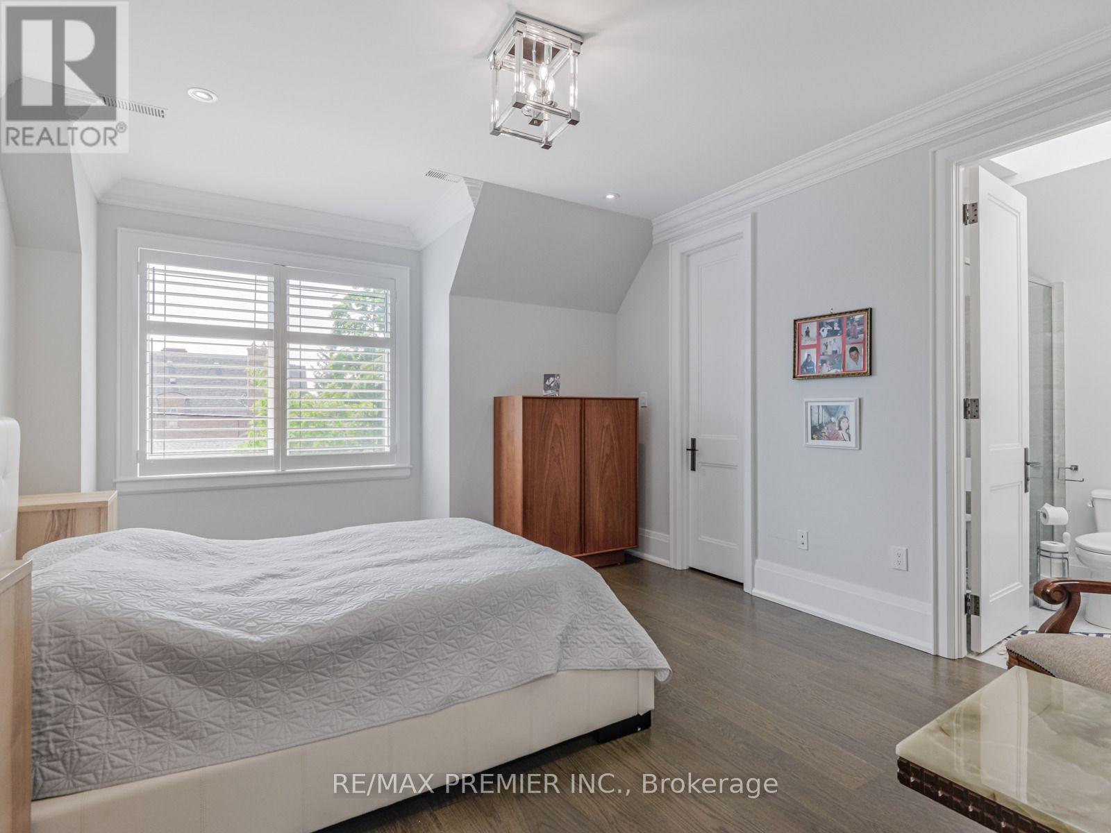 UL Spare Bedroom with Ensuite & Walk-In Closet - 111 Codsell Avenue, Toronto, ON