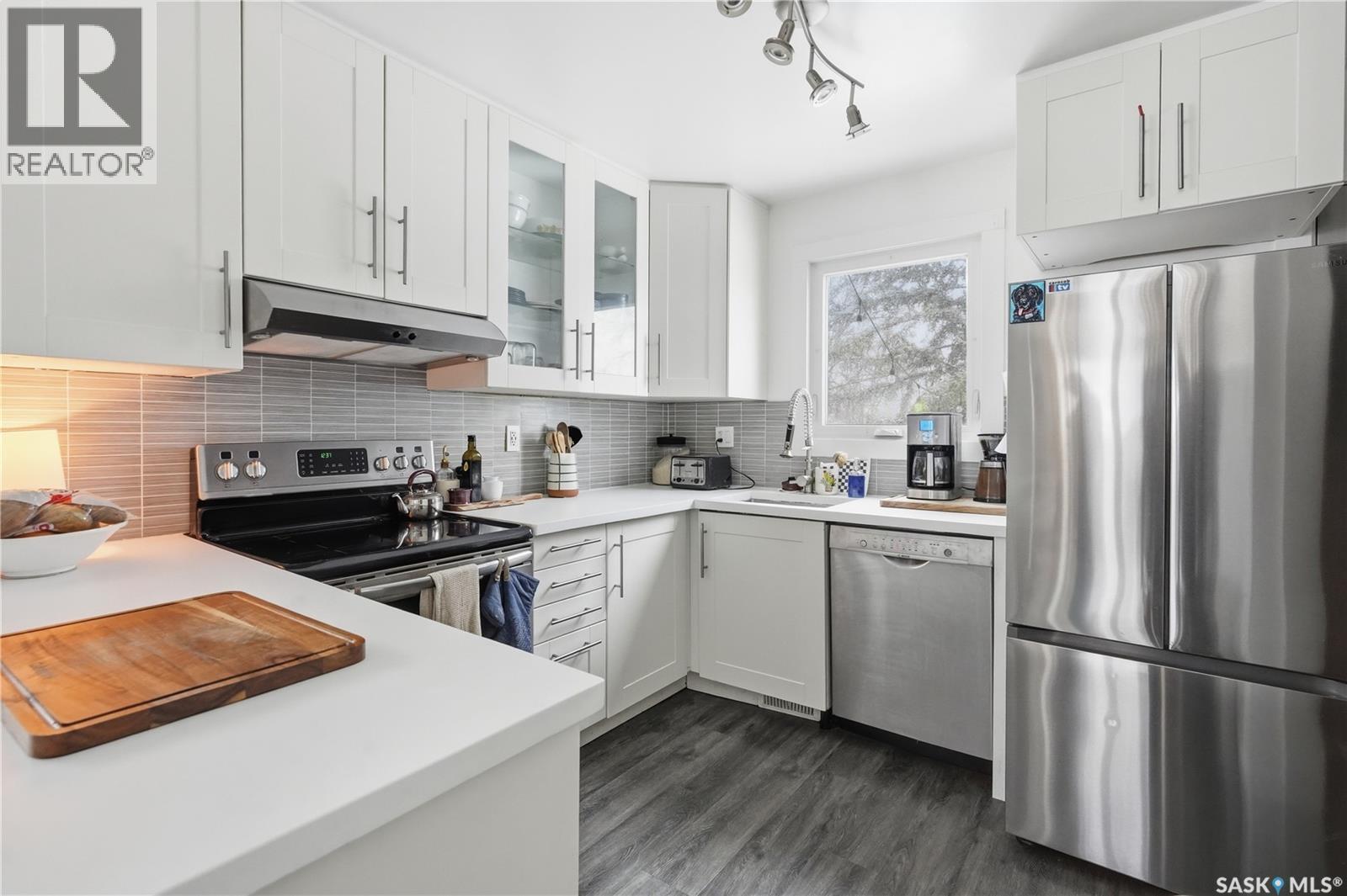 166 Magee Crescent, Regina, SK - Indoor Photo Showing Kitchen With Stainless Steel Kitchen