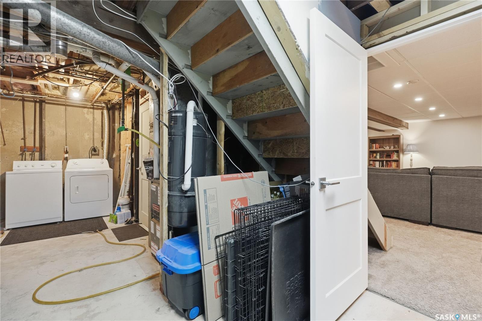 166 Magee Crescent, Regina, SK - Indoor Photo Showing Laundry Room