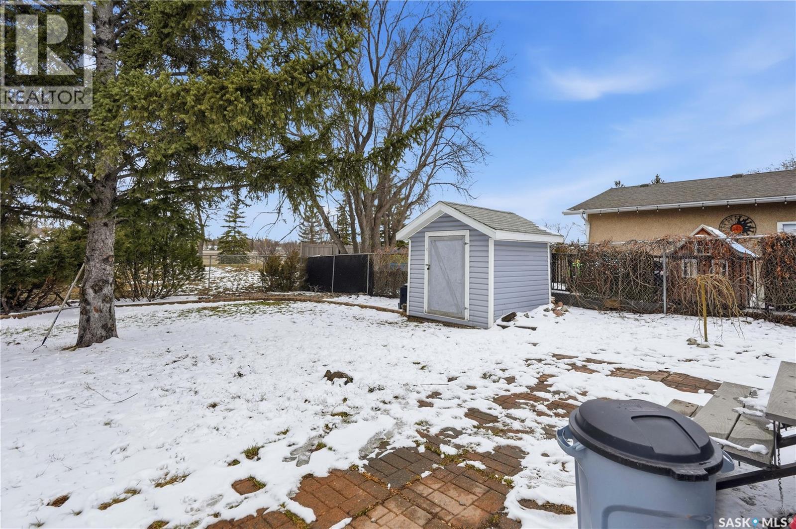 166 Magee Crescent, Regina, SK - Outdoor