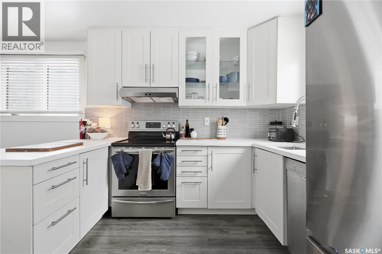 166 Magee Crescent, Regina, SK - Indoor Photo Showing Kitchen With Upgraded Kitchen