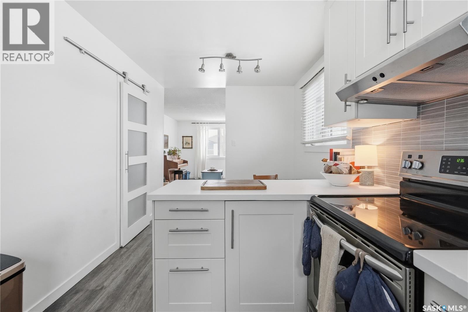 166 Magee Crescent, Regina, SK - Indoor Photo Showing Kitchen