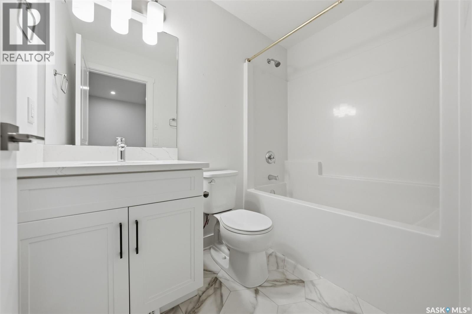830 Kensington Boulevard, Saskatoon, SK - Indoor Photo Showing Bathroom