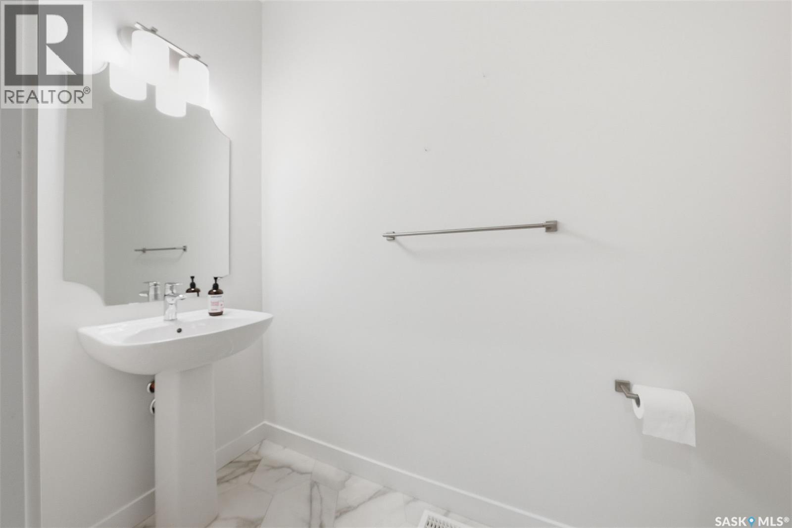 830 Kensington Boulevard, Saskatoon, SK - Indoor Photo Showing Bathroom
