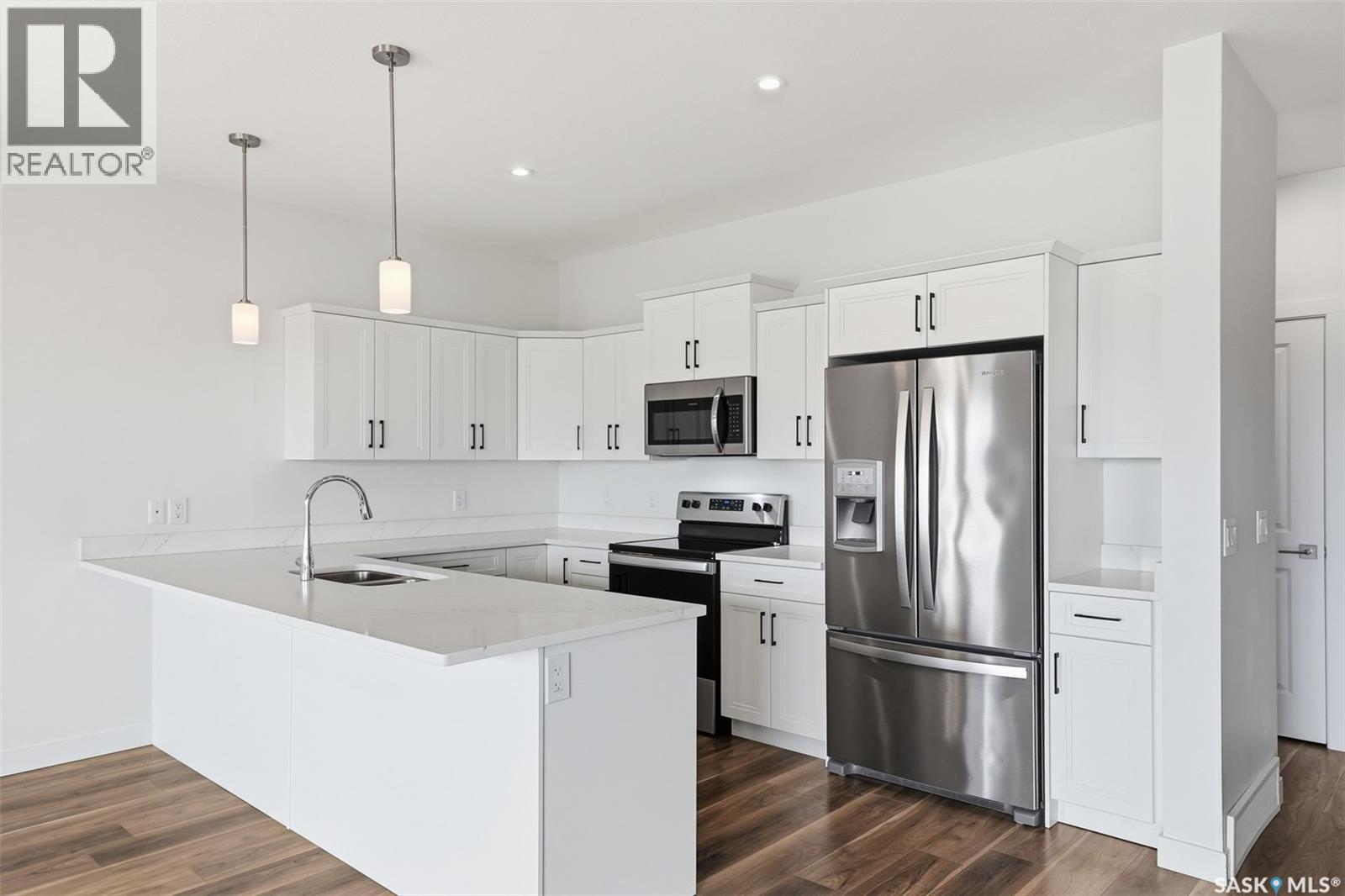 830 Kensington Boulevard, Saskatoon, SK - Indoor Photo Showing Kitchen With Upgraded Kitchen
