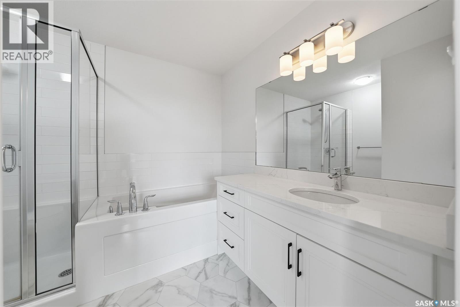 830 Kensington Boulevard, Saskatoon, SK - Indoor Photo Showing Bathroom