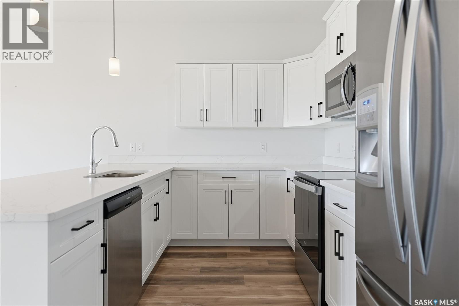 830 Kensington Boulevard, Saskatoon, SK - Indoor Photo Showing Kitchen With Upgraded Kitchen