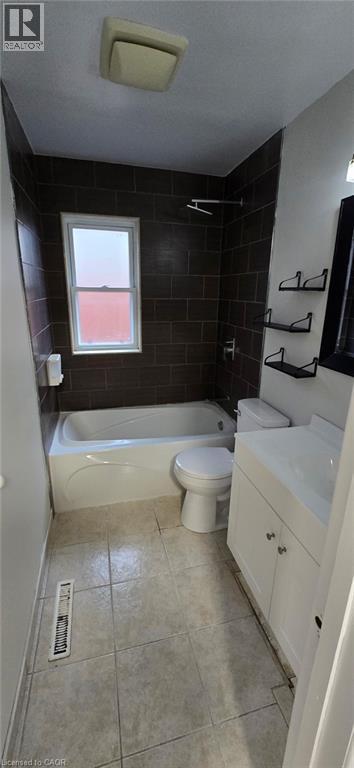 66 Grenadier Drive, Hamilton, ON - Indoor Photo Showing Bathroom