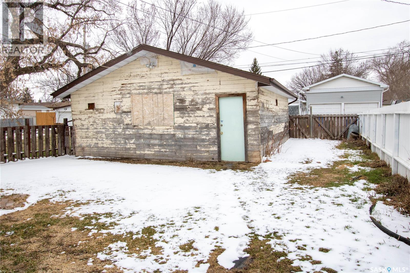 344 Angus Street, Regina, SK - Outdoor