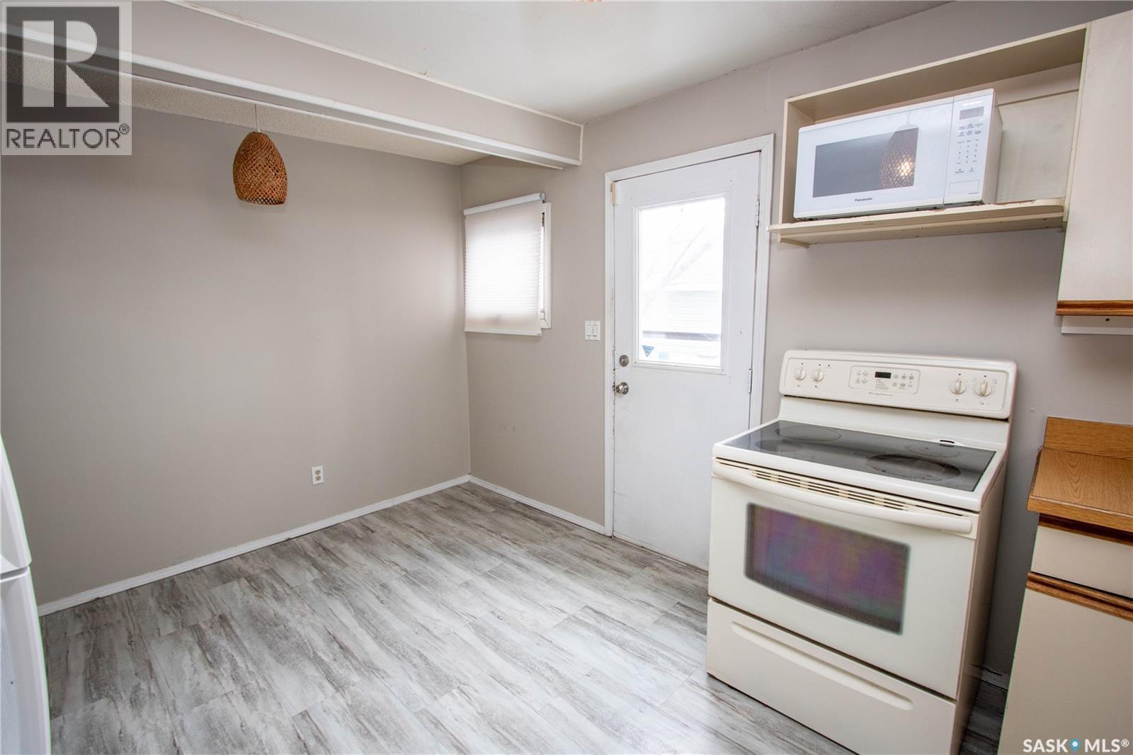 344 Angus Street, Regina, SK - Indoor