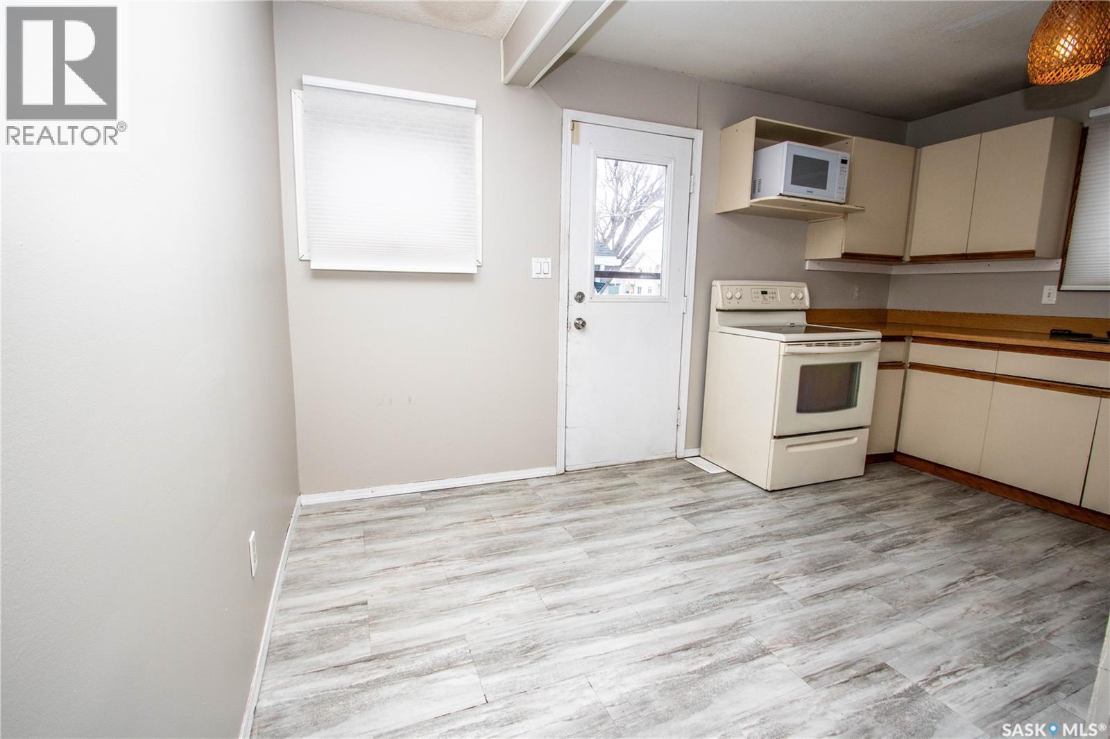 344 Angus Street, Regina, SK - Indoor Photo Showing Kitchen