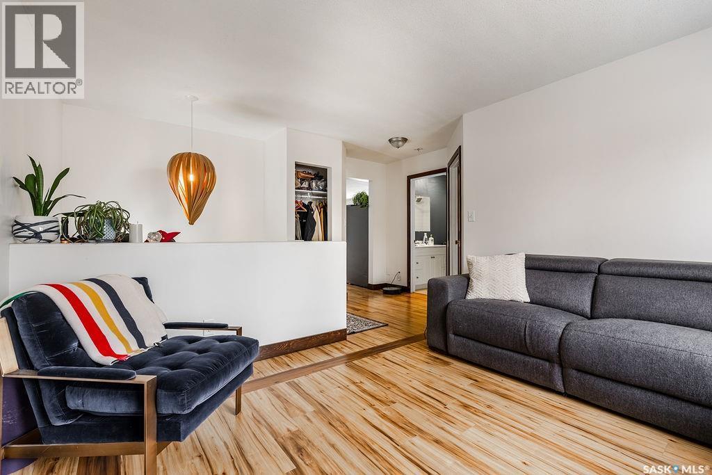 612 M Avenue S, Saskatoon, SK - Indoor Photo Showing Living Room