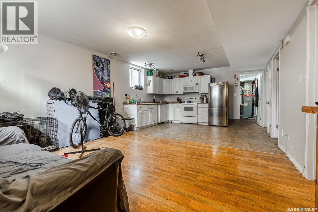 612 M Avenue S, Saskatoon, SK - Indoor