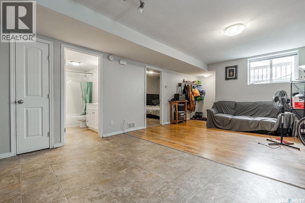 612 M Avenue S, Saskatoon, SK - Indoor