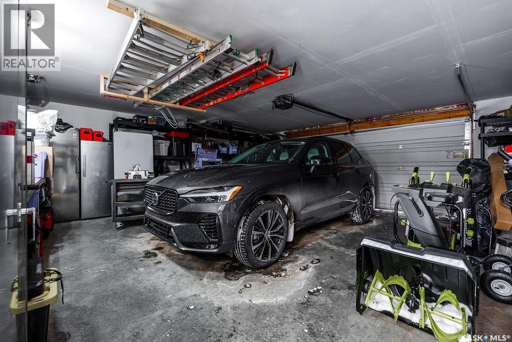 612 M Avenue S, Saskatoon, SK - Indoor Photo Showing Garage