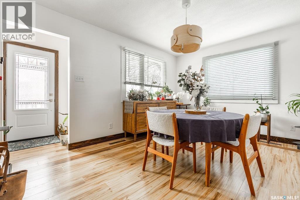 612 M Avenue S, Saskatoon, SK - Indoor Photo Showing Dining Room