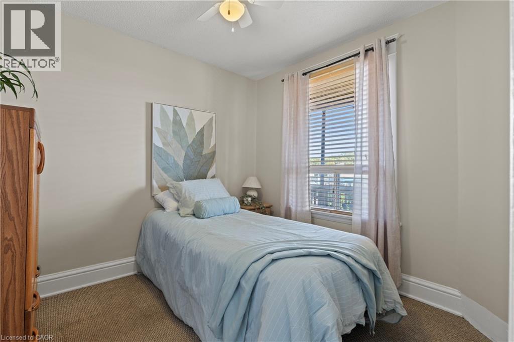 25 Mckinstry Street, Hamilton, ON - Indoor Photo Showing Bedroom