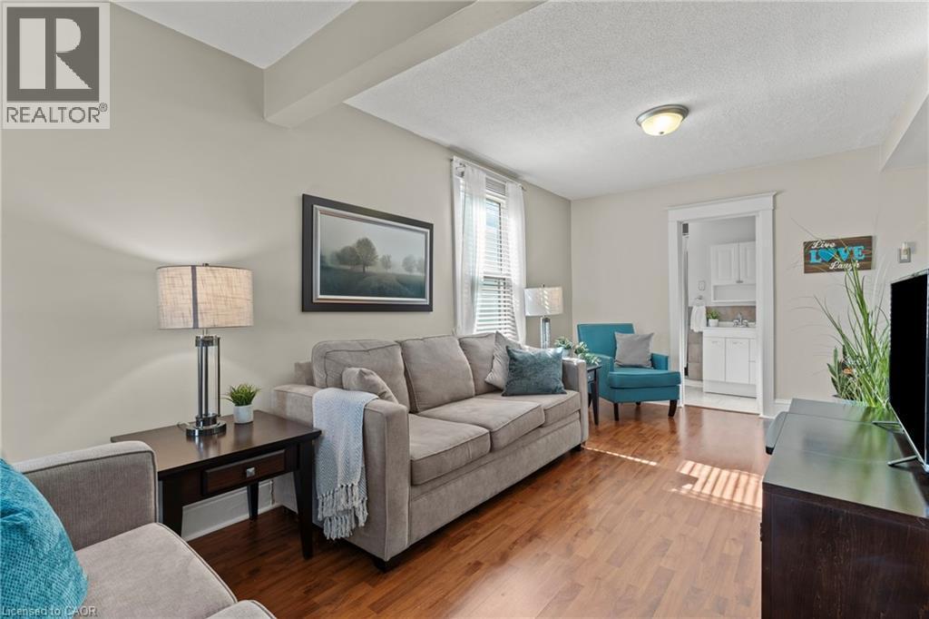 25 Mckinstry Street, Hamilton, ON - Indoor Photo Showing Living Room