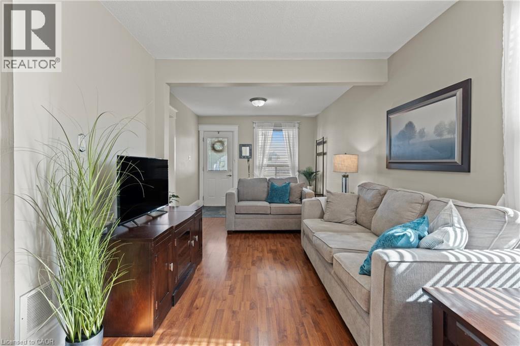 25 Mckinstry Street, Hamilton, ON - Indoor Photo Showing Living Room