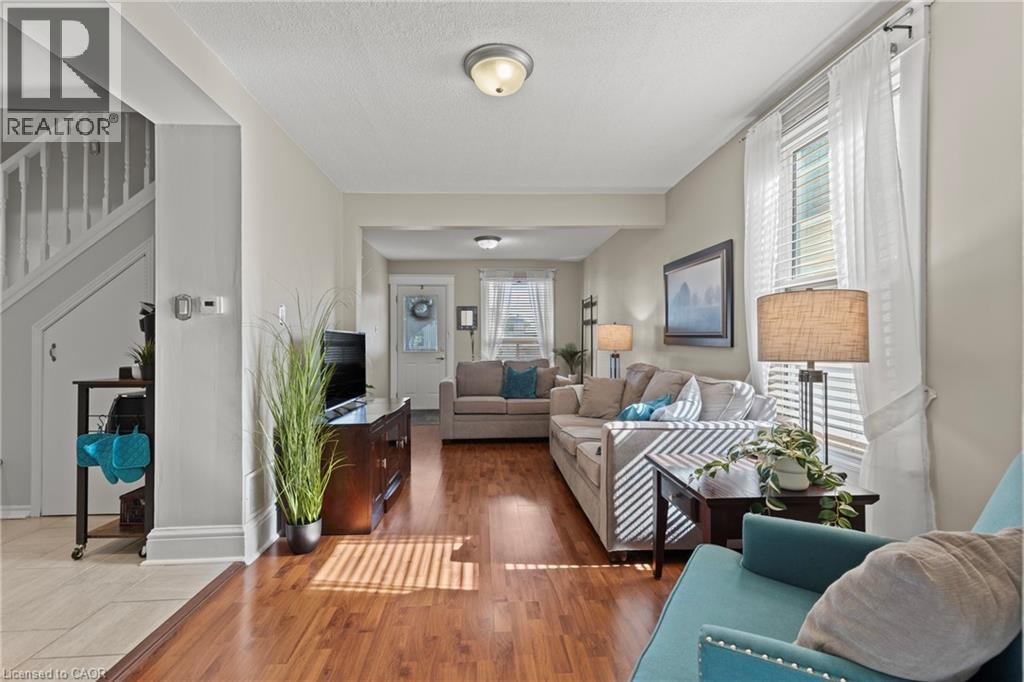25 Mckinstry Street, Hamilton, ON - Indoor Photo Showing Living Room