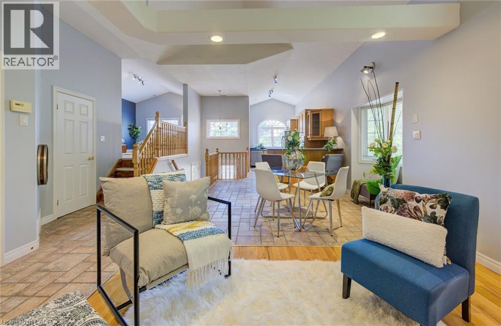 Upper unit - 2 Smetana Drive, Kitchener, ON - Indoor