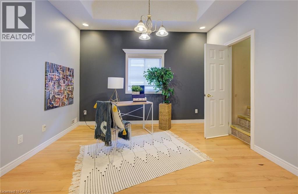 Upper unit - 2 Smetana Drive, Kitchener, ON - Indoor