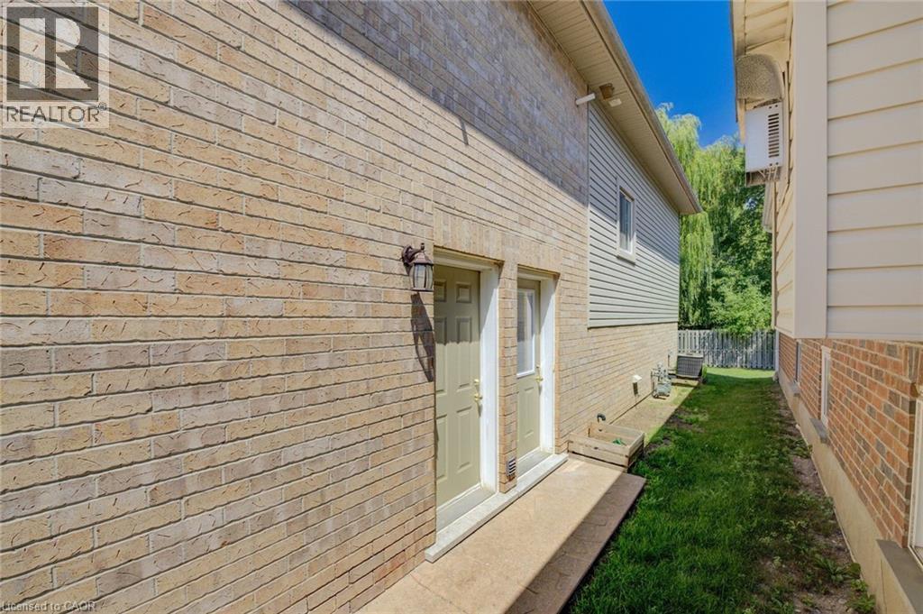 Lower unit - 2 Smetana Drive, Kitchener, ON - Outdoor With Exterior