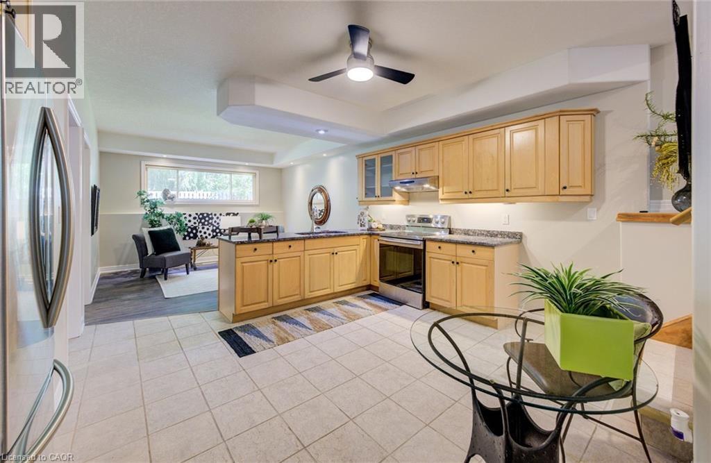 Lower unit - 2 Smetana Drive, Kitchener, ON - Indoor Photo Showing Kitchen