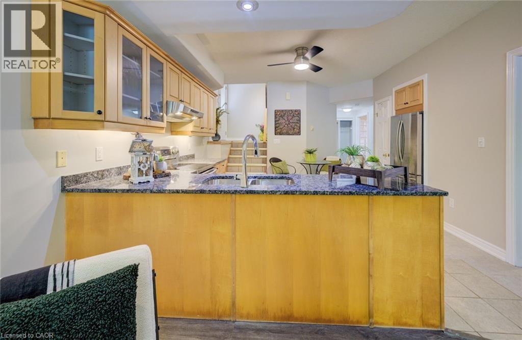 Lower unit - 2 Smetana Drive, Kitchener, ON - Indoor Photo Showing Kitchen
