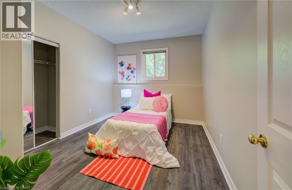 Lower unit - 2 Smetana Drive, Kitchener, ON - Indoor Photo Showing Bedroom
