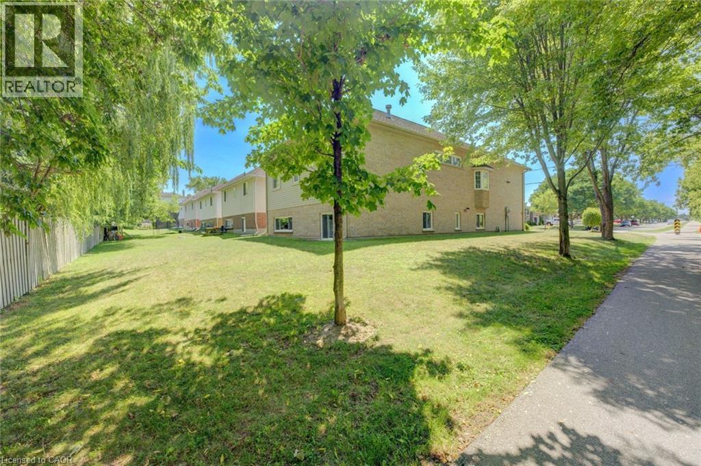 2 Smetana Drive, Kitchener, ON - Outdoor