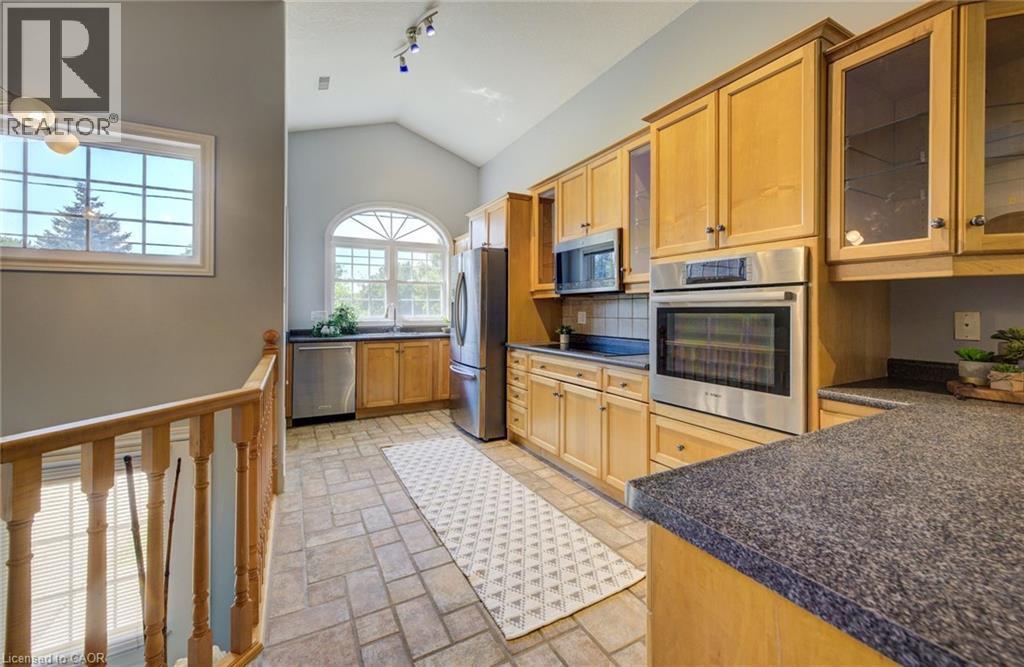Upper unit - 2 Smetana Drive, Kitchener, ON - Indoor Photo Showing Kitchen