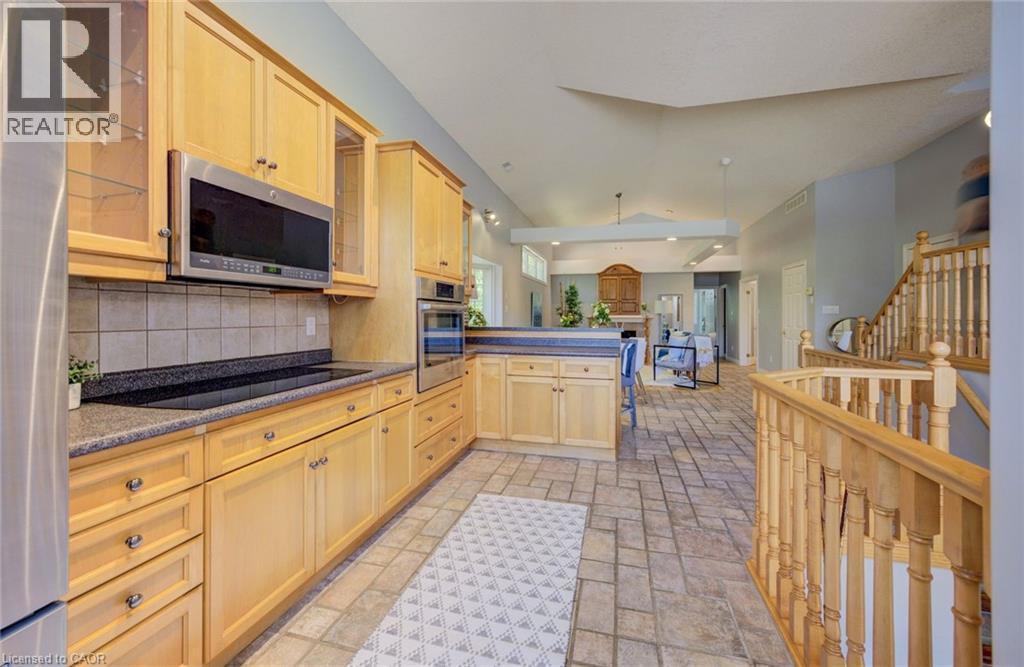 Upper unit - 2 Smetana Drive, Kitchener, ON - Indoor Photo Showing Kitchen