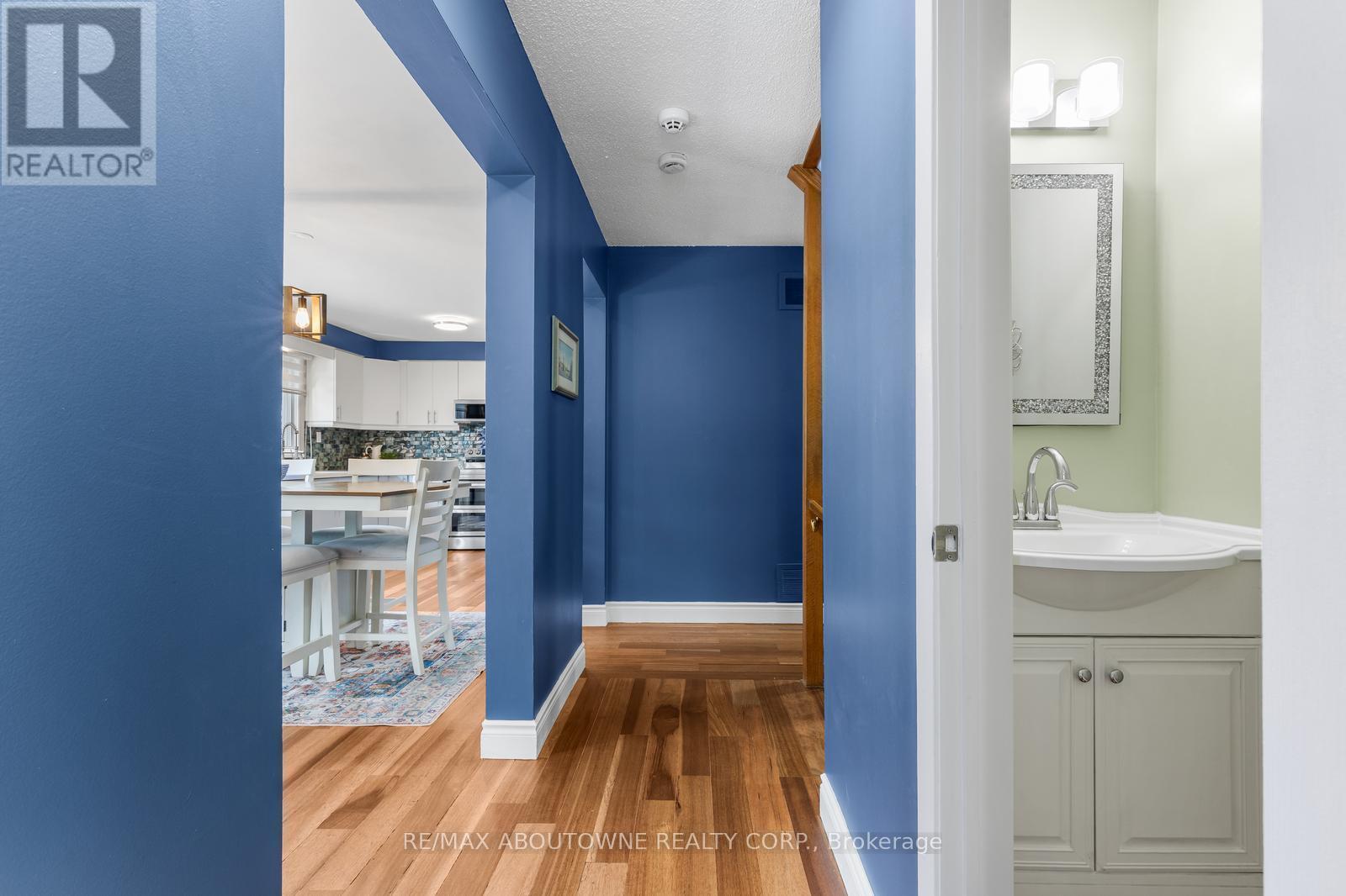 2474 Cavendish Drive, Burlington, ON - Indoor Photo Showing Bathroom