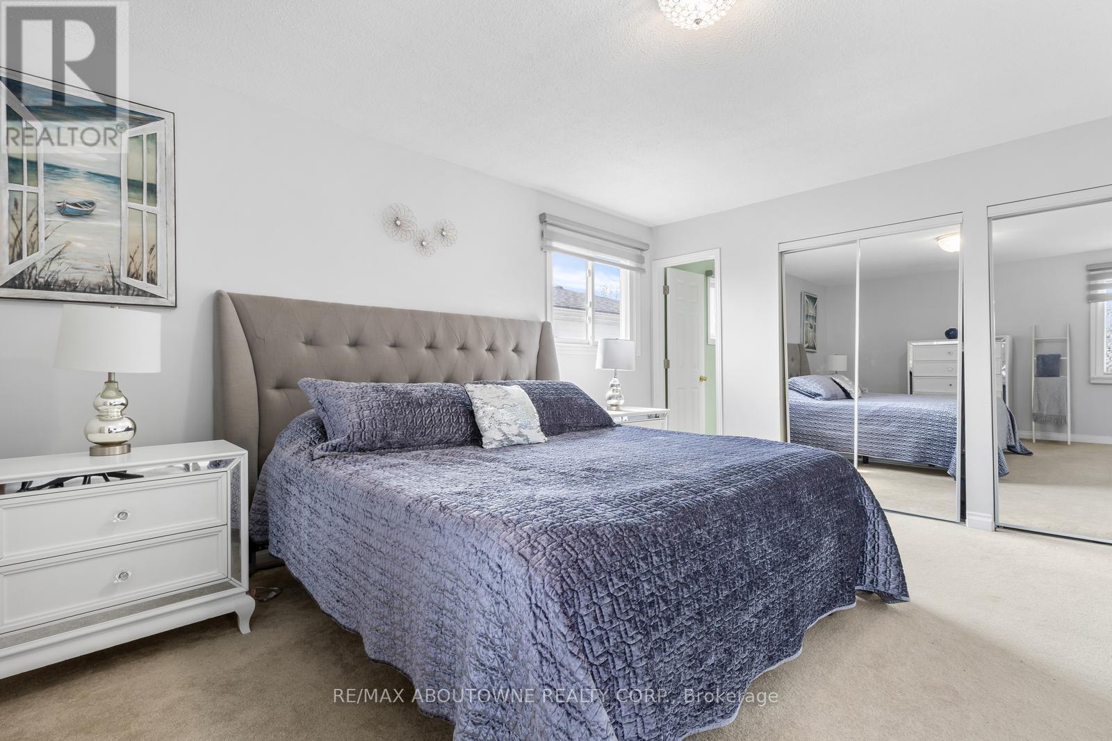 2474 Cavendish Drive, Burlington, ON - Indoor Photo Showing Bedroom
