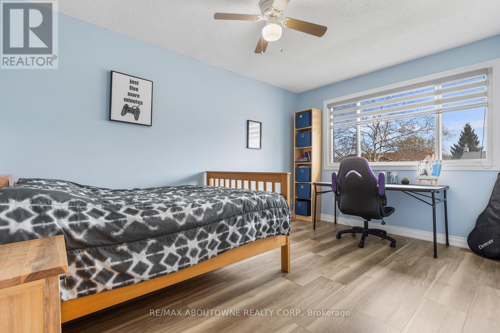 2474 Cavendish Drive, Burlington, ON - Indoor Photo Showing Bedroom