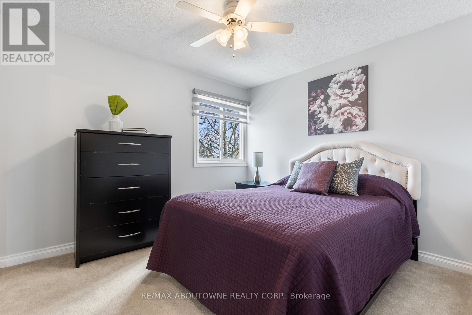 2474 Cavendish Drive, Burlington, ON - Indoor Photo Showing Bedroom