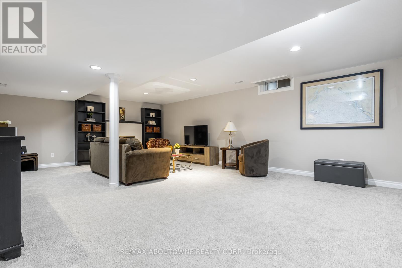 2474 Cavendish Drive, Burlington, ON - Indoor